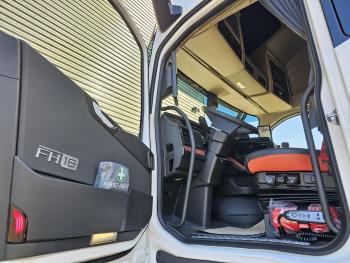 FH 780 AERO / 6x2/4 / RETARDER / GLOBE XL